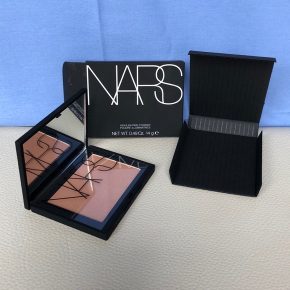 NARS HIGHLIGHTING POWDER - Picture 3 of 6